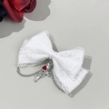 Fermaglio per capelli gotico in pizzo bianco con catena, croce e piccola rosa rossa - Bianco