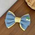 Barrette à cheveux nœud en denim avec broderie cerise et ruban jaune sur bois foncé - Jaune (Sans Carton)
