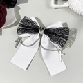 Gothic-Schleifen-Haarspange mit Spitze, Silberkreuz-Ketten und schwarzem Herzstein - Weiß
