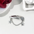 Barrette à cheveux argentée avec pendentifs étoiles et chaîne sur fond gothique - Style Pendentif Double Étoile Pleine à Chaîne Fine (7#)