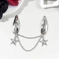 Détail de pinces à cheveux étoiles argentées avec chaînes et pendentifs étoiles - Style Double Pince Chaîne Longue et Courte Étoile Creuse (11#)
