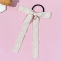 Detalle de lazo para el pelo de encaje blanco con bordados y cintas largas - Coletero De Encaje Beige (2#)