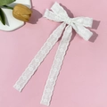 Eleganter weißer Spitzen-Haarclip mit langen Bändern auf rosa Hintergrund - Weiße Doppellagige Schleifenklammer (5#)