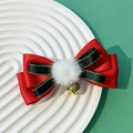 Detalle de horquilla navideña con lazo rojo, cinta verde, pompón blanco y cascabel dorado - Estilo Mini de Doble Capa (1#)