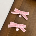 Douces pinces à cheveux à nœuds en velours rose avec perles sur plateau en bois - Style Rose / Rose