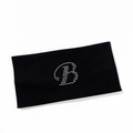 Detalle de diadema de punto negra con diseño de letra B en brillantes diamantes de imitación - Estilo Letra B