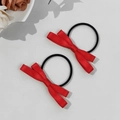 Détail de nœuds à cheveux en satin de soie rouge avec élastiques pour coiffures mignonnes - Rouge