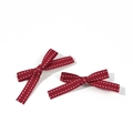 Détail de barrettes à nœuds rouges avec coutures blanches et textures style collège - Rouge (Style 1)