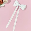 Elegante lange witte satijnen strik haarclip met glanzende zijden textuur voor dames - Wit