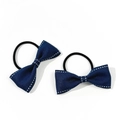 Dettaglio di due elastici per capelli con fiocco blu scuro e cuciture bianche a contrasto - Blu Marino (Stile 4)