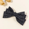 Détail d'une pince à cheveux avec nœud en tissu imprimé léopard anthracite sur fond beige - Léopard Gris Foncé (1#)