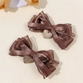 Dettaglio del fermaglio per capelli in pizzo marrone con ciondolo a cuore dorato inciso - 1# Stile Cuore (Singolo)