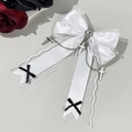 Fermaglio per capelli bianco con pizzo, strass a cuore e ciondoli a croce gotica - Bianco