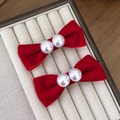 Elegante par de horquillas de terciopelo rojo con perlas blancas al estilo coreano moderno - Rojo