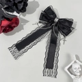 Fermaglio per capelli gotico con fiocco in pizzo, catene argentate e croci in metallo - Nero