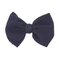 Dettaglio del fiocco in nylon blu scuro che mostra la trama saia e il nodo centrale - Accessorio per capelli con fiocco / Blu Notte