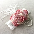 Fascia per capelli neonata con fiori rosa e beige, pizzo, rete e piume fatte a mano - Rosa