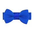 Détail d'une barrette à cheveux en ruban gros-grain bleu roi avec nœud et texture - Bleu Saphir