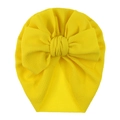 Detalle de la textura de burbuja y el lazo grande en este gorro turbante amarillo para bebé - Talla única / Amarillo