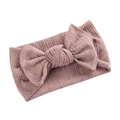 Detailaufnahme Baby-Stirnband aus Rippstrick in Altrosa mit weicher Schleife - Khaki