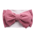 Détail d'un bandeau rose pour bébé en tissu cachemire doux avec large bande élastique - Fuchsia