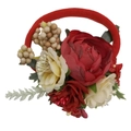 Dettaglio della fascia per neonata con fiori rossi artificiali, peonia e bacche bio - Stile Rosa Rosso Scuro (HH27)