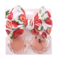 Dettaglio di occhiali da sole a fiore e fascia con fragole per neonati su espositore - Stile Stampa Fragola (DP028-10)