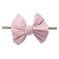 Dettaglio fascia per neonati con grande fiocco rosa in tessuto a costine su corda in nylon - Blush
