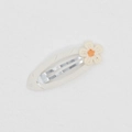 Dettaglio del fermaglio per capelli per bambini con ricamo di margherita in tessuto - Stile Fiore Centro Arancione Base Bianco Sporco (PP184-4)