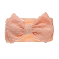 Détail du bandeau bébé orange-rose avec nœud papillon et motif jacquard à pois - Bourgeon de Neige