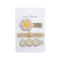 Détail d'un ensemble de trois barrettes à marguerites avec broderie et velours sur carte - Set Velours Brodé Beige (DP112-9)