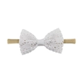 Dettaglio fascia neonato con fiocco in pizzo bianco e nastro in nylon elasticizzato - Fiocco in Pizzo Traforato Bianco / Bianco