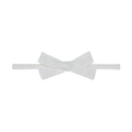 Dettaglio della fascia per neonata con ricamo floreale su un morbido fiocco di nylon - Stile Traforato con Ricamo Floreale (EE130-2)