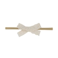 Vue détaillée du bandeau pour bébé avec nœud en dentelle crème et broderies florales - Style Embelli Fleuri Beige (EE130-7)