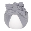Detail der grauen Baby-Turban-Mütze mit dreifacher Schleife auf weißem Display - Grau (SS96-9)