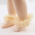 Calcetines beige de algodón para bebé con volantes de encaje multicapa para ocasiones - Albaricoque (UU03-5)