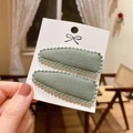 Two-pack of dark green fabric hair clips with scalloped edges and textured finish - Pp174-54