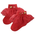Rote Baby Söckchen aus Baumwolle mit breiter Spitze und dekorativer Stoffblume - Rot (UU05-20)