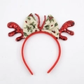 Dettaglio di corna di renna con paillettes rosse e fiocco festivo su un cerchietto - Stile Corna di Renna Rosse di Natale