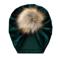 Dunkelgrüne Baby-Turban-Mütze aus Samt mit flauschigem Kunstfell-Pompon oben - Dunkelgrün (SS70-17)