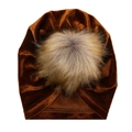 Baby-Turbanmütze aus karamellfarbenem Samt mit flauschigem Kunstfellbommel - Karamell (SS70-37)