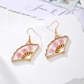 Orecchini pendenti a ventaglio con veri fiori secchi rosa e montatura in metallo dorato - Forma di Ventaglio / Ventaglio Fiori Rosa (Gancio in Acciaio Inossidabile)