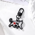 Portachiavi gatto nero originale con fiori secchi rossi e design geometrico in resina - Gatto Fiore Rosso