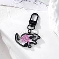 Portachiavi artigianale in resina con silhouette di animale nero e fiori secchi rosa - Animale Pizzo Viola