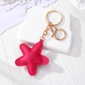 Portachiavi minimalista a stella in pelle PU rosa acceso con dettagli in metallo dorato - Forma di Stella Marina (K187) / Rosa Rosso