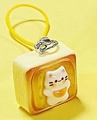 Simpatico ciondolo gatto toast in resina con cinturino giallo per borse e telefoni - Toast di gatto