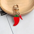 Realistischer roter Chili-Schlüsselanhänger mit grünen Blättern und goldenem Metallverschluss - Rot Und Grün Chili Set (C520+C381-2)