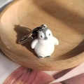 Niedlicher Pinguin Schlüsselanhänger mit Flock-Textur und silbernem Schlüsselring - Pinguin mit hängenden Händen