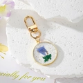 Portachiavi con ciondolo dorato, fiori secchi blu e foglia d'oro in resina trasparente - Fiore Decorativo Blu-Verde