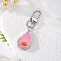 Schlüsselanhänger Gänseblümchen-Trockenblume in Harz-Wassertropfenform für Damen - Wassertropfenform (GH136) / Rosa Gänseblümchen Stil